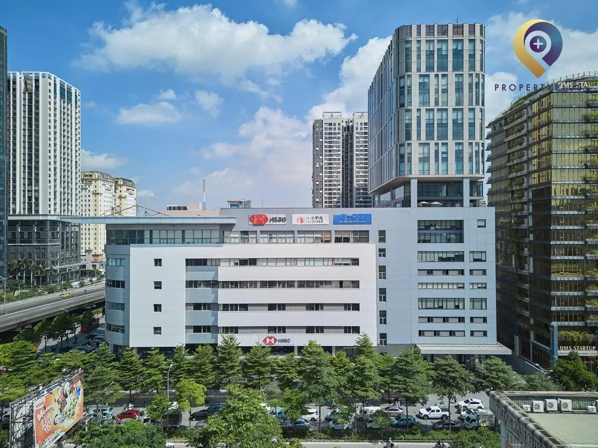 Tòa nhà Toyota Mỹ Đình nhìn từ bên ngoài với không gian rộng rãi
